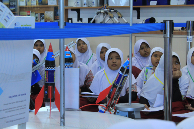 Foto 2 SD YP. Keluarga Kunjungan ke OIF UMSU 